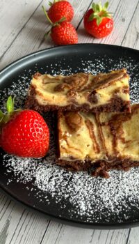 cheesecake brownie mit erdbeeren Kopie-min